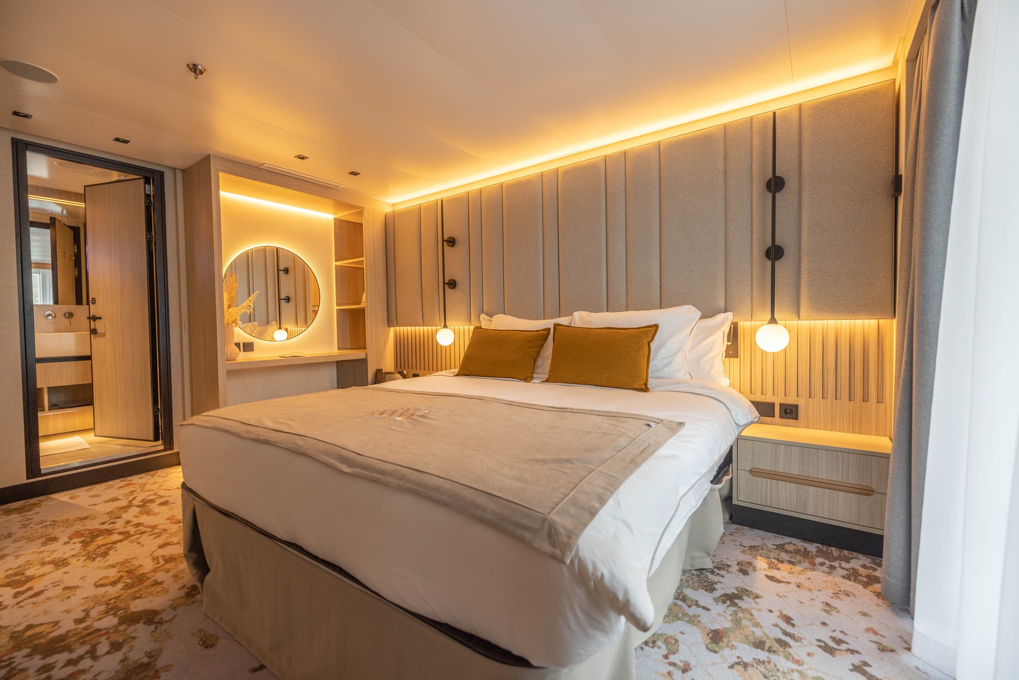 Suite - Image 1